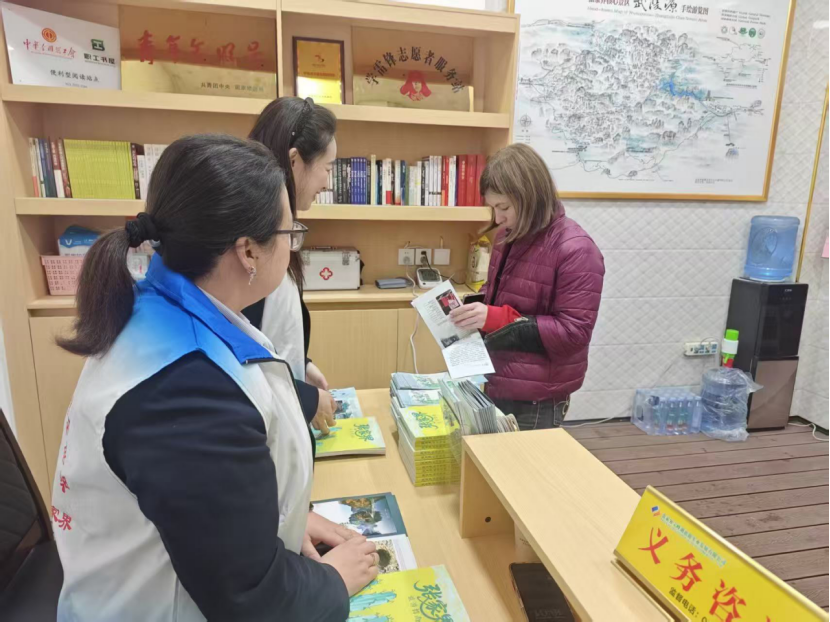 寶峰湖：山水如畫(huà)風(fēng)光美 貼心服務(wù)暖人心